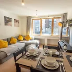 Stylish 2Br Flat - Free Gym - Contractors