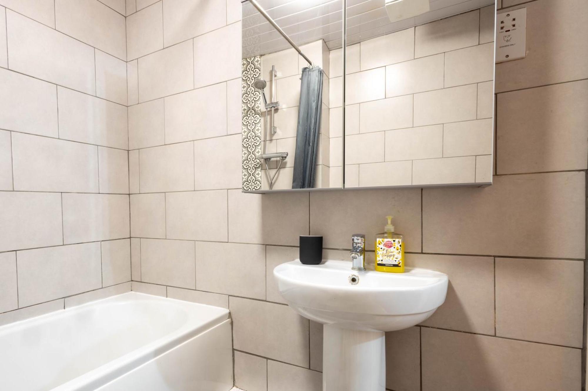 Leilighet Stylish 2br Flat - Free Gym - Contractors